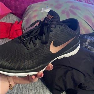 nike athletic shoes